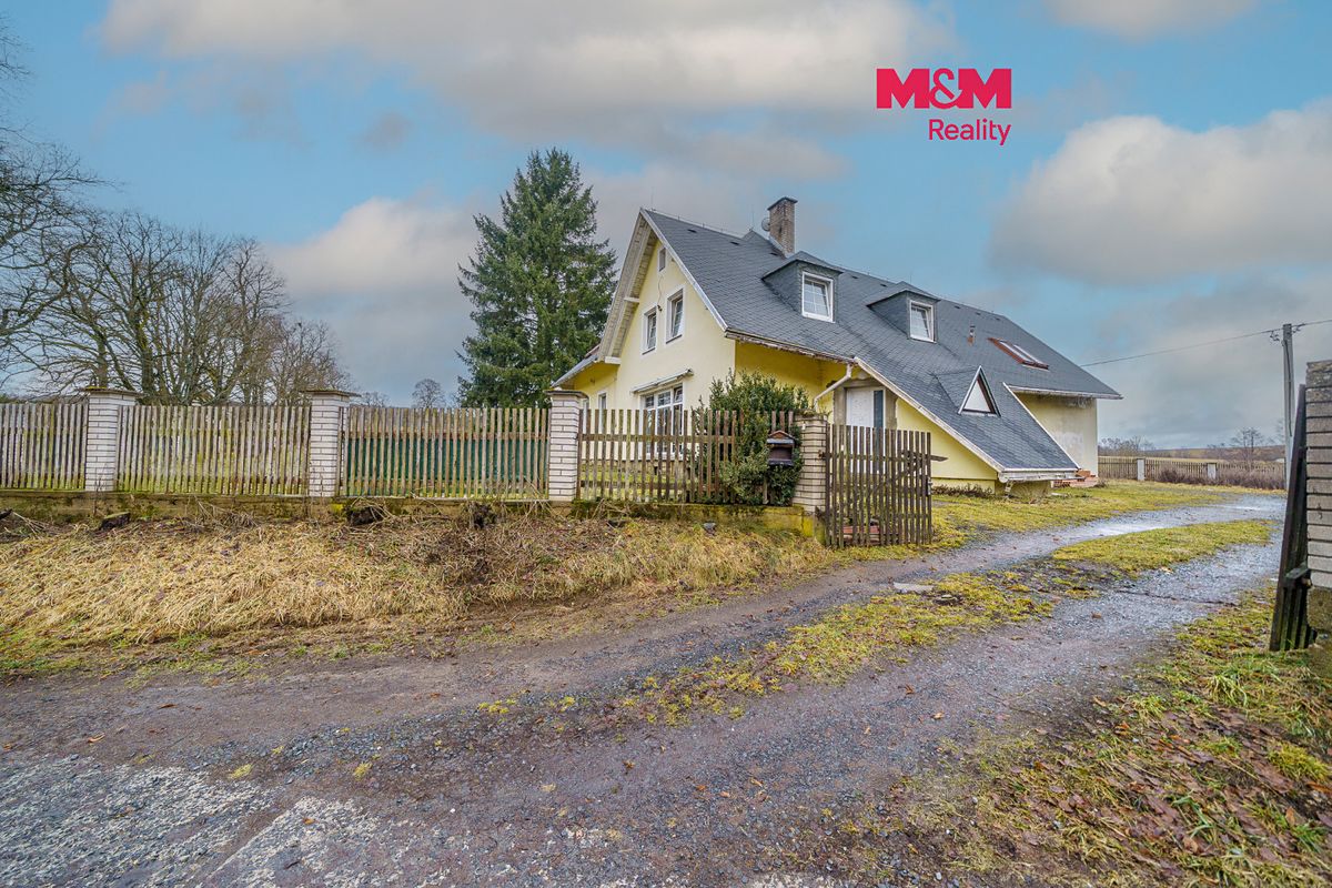 Prodej rodinného domu 357 m², pozemek 12951 m²